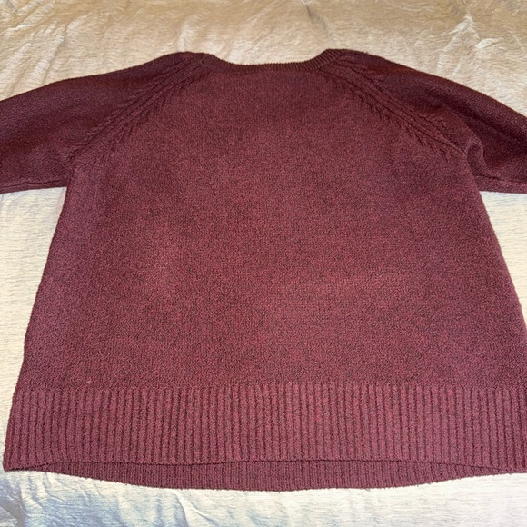 Beautiful maroon sweater - Picture 4 of 4